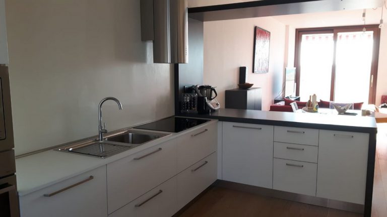 cucina ad angolo bianca moderna